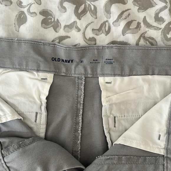 Old Navy Men’s Slim Built-in Flex shorts - Picture 3 of 3